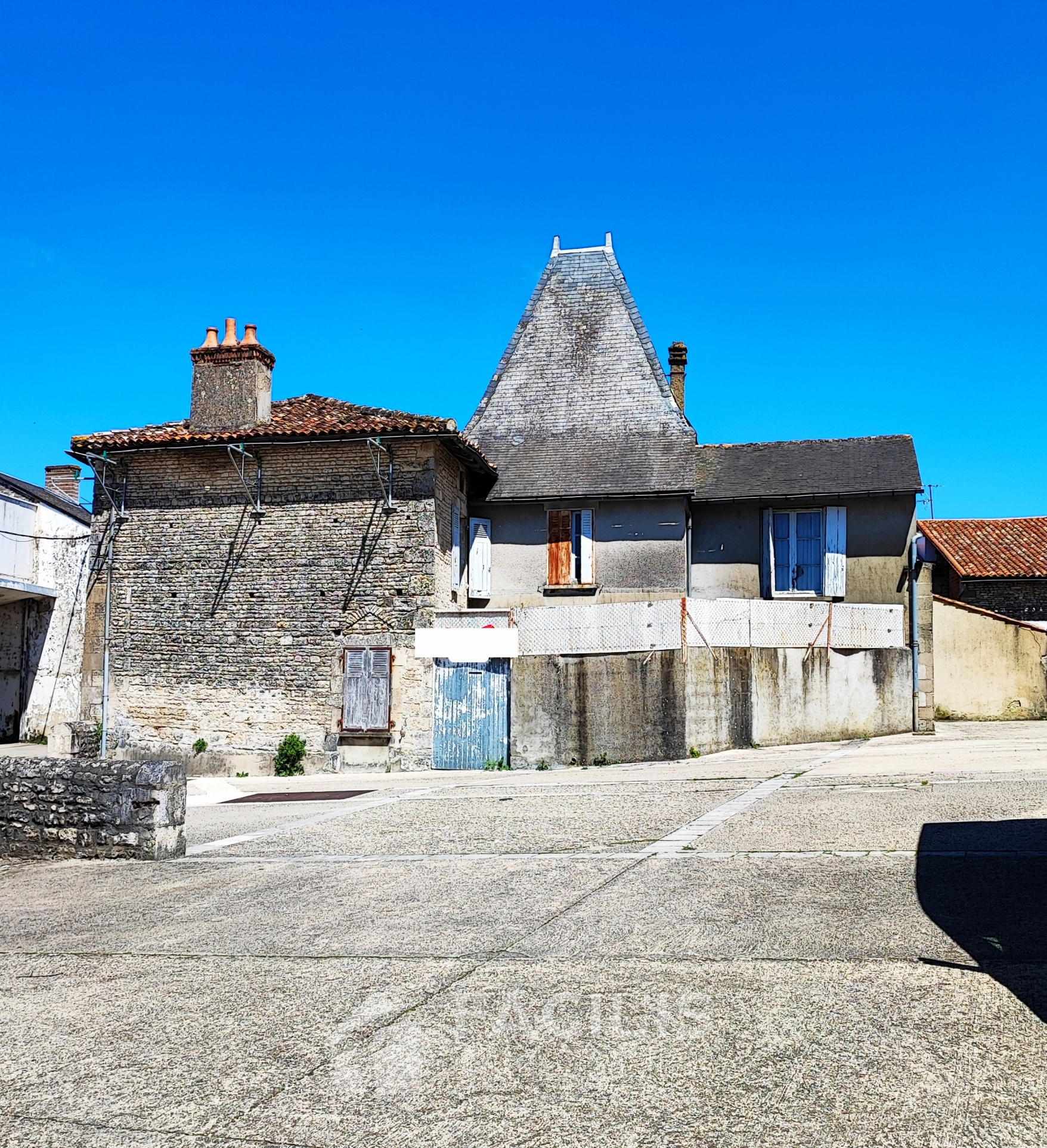 Vente Maison 186m² 4 Pièces à Usson-du-Poitou (86350) - Facilis Immobilier